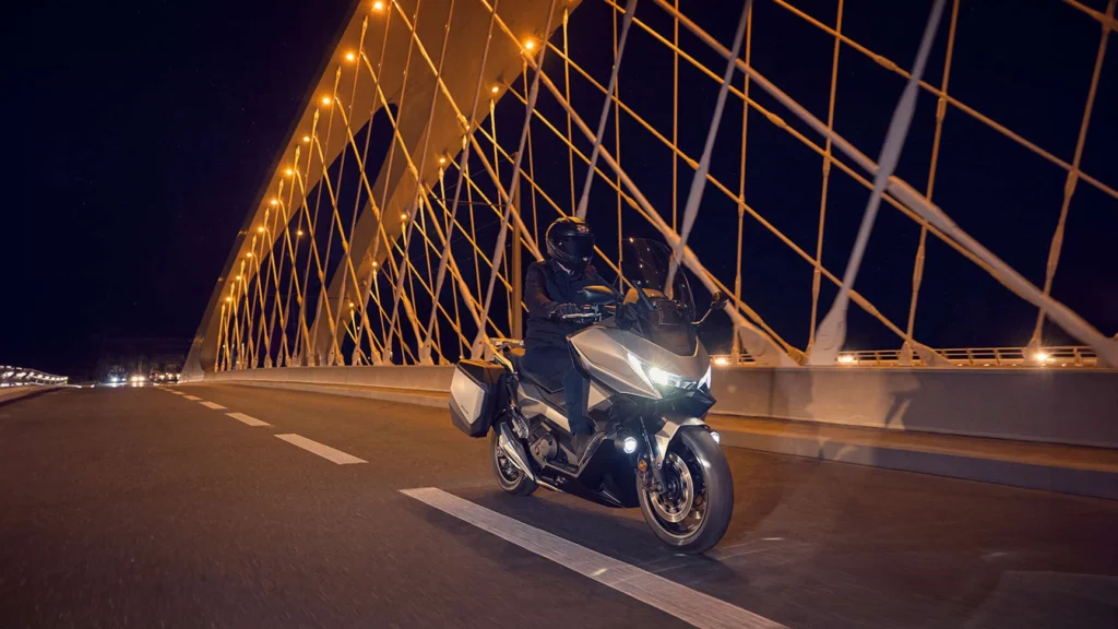 honda-forza-750-dct-alquiler-girona-ruta-nocturna